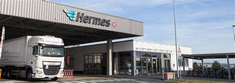 Logistikzentren des Hermes Einrichtungs Service .